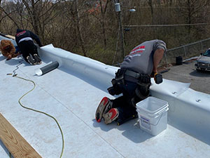 commercial roofing contractor plymouth indiana